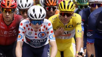 epa11483288 Danish rider Jonas Vingegaard (C-L) of Team Visma Lease a Bike and yellow jersey Slovenian rider Tadej Pogacar (C-R) of UAE Team Emirates in action during the 17th stage of the 2024 Tour de France cycling race over 177km from Saint-Paul-Trois-Chateaux to Superdevoluy, France, 17 July 2024.  EPA/SEBASTIEN NOGIER