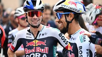 epa12130568 Slovenian rider Primoz Roglic (L) of Red Bullâ€“Boraâ€“Hansgrohe team arrives at the start of the 14th stage of the 108 Giro d'Italia 2025, cycling race over 195 km from Treviso to Nova Gorica/Gorizia, Italy, 24 May 2025.  EPA/LUCA ZENNARO  EPA-EFE/LUCA ZENNARO