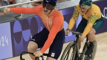 Netherlands' Harrie Lavreysen celebrates winning ahead of Australia's Matthew Richardson in the men's track cycling keirin final for gold of the Paris 2024 Olympic Games at the Saint-Quentin-en-Yvelines National Velodrome in Montigny-le-Bretonneux, south-west of Paris, on August 11, 2024. 
Emmanuel DUNAND / AFP