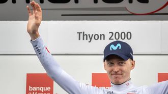Britain's Max Poole celebrates on the podium wearing the white jersey of the best young rider after the fourth stage of the Tour de Romandie UCI cycling World tour, 161,6 km from Sion to Thyon, on April 29, 2023. 
Fabrice COFFRINI / AFP