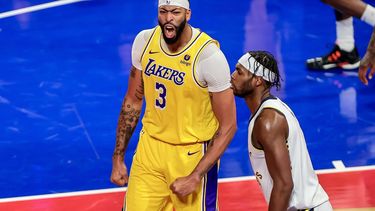 epa11020641 Los Angeles Lakers forward Anthony Davis (L) reacts next to Indiana Pacers guard Buddy Hield of the Bahamas during the second half of the NBA In-Season Tournament championship basketball game between the Indiana Pacers and the Los Angeles Lakers at T-Mobile Arena in Las Vegas, Nevada, USA, 09 December 2023.  EPA/ALLISON DINNER SHUTTERSTOCK OUT