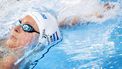 DOHA - Kira Toussaint in actie op de halve finale 50 rug vrouwen tijdens de vierde dag van de wereldkampioenschappen langebaan zwemmen. De WK was een van de mogelijkheden voor de Nederlandse zwemmers om limieten te zwemmen voor de Spelen van Parijs in 2024. ANP KOEN VAN WEEL