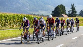 epa12306127 The Peloton in action during the third and last stage, a 122,1 km race around Aigle at the 4rd Tour de Romandie Feminin UCI Women's World Tour cycling race in Vionnaz, Switzerland, 17 August 2025.  EPA/CYRIL ZINGARO