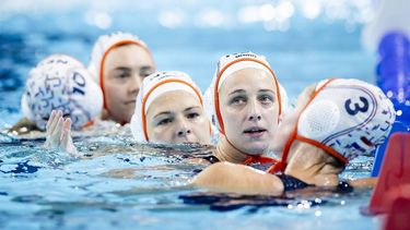 PARIJS - Nederlandse waterpolosters reageren na het verliezen van de halve finale tussen Nederland en Spanje van het waterpolotoernooi op de Olympische Spelen. ANP REMKO DE WAAL