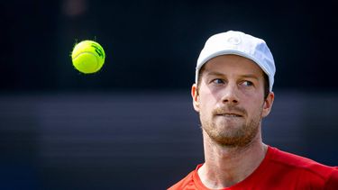 DEN BOSCH - Botic van de Zandschulp tijdens de ATP-enkelspelwedstrijd tegen Tallon Griekspoor op het Libéma Open 2026. Het gecombineerde ATP/WTA-toernooi wordt gehouden op het evenemententerrein van het voormalige autothemapark Autotron. IRIS VAN DEN BROEK / ANP