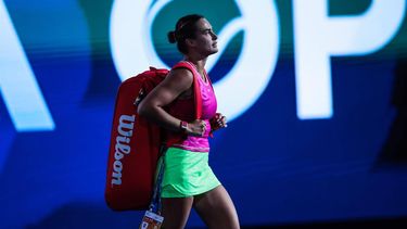 2023-10-06 19:30:31 epa10903712 Aryna Sabalenka of Belarus enters the court before her quarter-final match against Elena Rybakina of Kazakhstan at the China Open tennis tournament in Beijing, China, 06 October 2023.  EPA/WU HAO