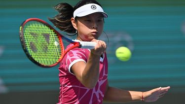 2022-09-21 05:28:43 Arianne Hartono of Netherlands returns the ball against Magda Linette of Poland during the women's singles round of 32 match at the Korea Open tennis championships in Seoul on September 21, 2022. 
Jung Yeon-je / AFP