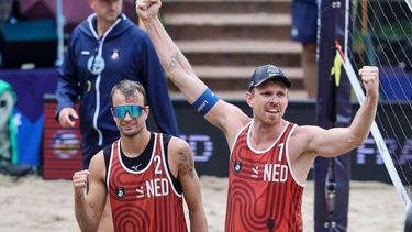 epa12279012 Stefan Boermans (R) and Yorick de Groot of Netherlands react after winning against Teo Rotar and Arnaud Gouthier-Rat of France their quarter-final match at the European Championships Beach Volleyball 2025 in Dusseldorf, Germany, 02 August 2025.  EPA/RONALD WITTEK
