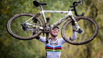 2023-11-01 01:00:00 Dutch rider Fem Van Empel lifts her bike in celebration after winning the women's elite cyclocross race of the Koppenbergcross, the first of eight races in the X2O Badkamers Trophy Cyclocross Competition, in Melden, Oudenaarde, on November 1, 2023. 
JASPER JACOBS / Belga / AFP