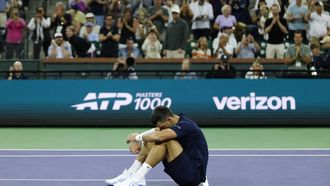 epa12813402 Novak Djokovic of Serbia falls to the ground after getting winded to win a point on a long rally during the men’s singles match against Jack Draper of Great Britain on day 8 of the BNP Paribas Open tennis tournament in Indian Wells, California, USA, 11 March 2026.  EPA/JOHN G. MABANGLO