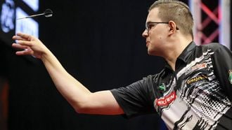 epa11619696 Gian van Veen of The Netherlands competes against his compatriot, Wessel Nijman in the quarterfinal of the 2024 PDC European Tour Hungarian Darts Trophy in Budapest, Hungary, 22 September 2024.  EPA/Robert Hegedus HUNGARY OUT