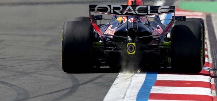 SHANGHAI - Max Verstappen (Red Bull Racing) in actie tijdens de eerste vrije training op het Shanghai International Circuit in aanloop naar de Grote Prijs van China. SANDER KONING / ANP