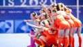 PARIJS - Nederlandse hockeysters vieren de overwinning tegen Argentinië tijdens de halve finale op de Olympische Spelen. ANP ROBIN VAN LONKHUIJSEN