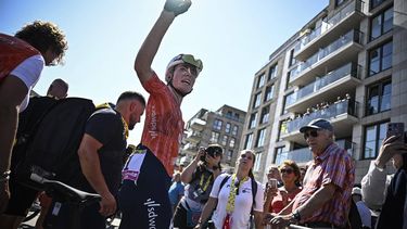 Team SD Worx - Protime's Dutch rider Demi Vollering reacts after the 1st stage (out of 8) of the third edition of the Women's Tour de France cycling race, 123 km from Rotterdam to La Haye, in Netherlands, on August 12, 2024. 
JULIEN DE ROSA / AFP