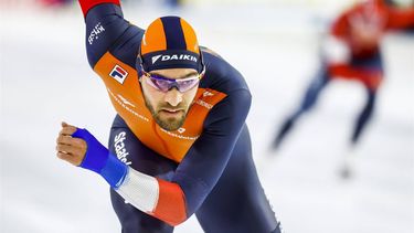 HEERENVEEN - Kjeld Nuis (NED), Peder Kongshaug NOR) in actie op de 1500 meter mannen tijdens de zesde en tevens laatste wereldbeker langebaanschaatsen van het seizoen. Het driedaagse evenement vond plaats in Thialf. ANP VINCENT JANNINK
