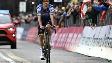 Soudal Quick-Step team's Belgian rider Remco Evenepoel cycles to the finish line to take second place in the 118th edition of the Giro di Lombardia (Tour of Lombardy), a 252km cycling race from Bergamo to Como on October 12, 2024. 
Marco BERTORELLO / AFP