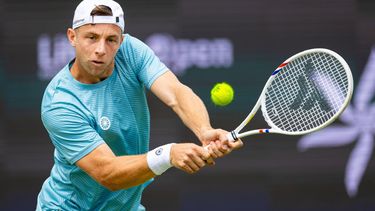 DEN BOSCH - Tallon Griekspoor tijdens de ATP-enkelspelwedstrijd tegen Zhizhen Zhang (CHN) op het Libéma Open 2026. Het gecombineerde ATP/WTA-toernooi wordt gehouden op het evenemententerrein van het voormalige autothemapark Autotron. IRIS VAN DEN BROEK / ANP