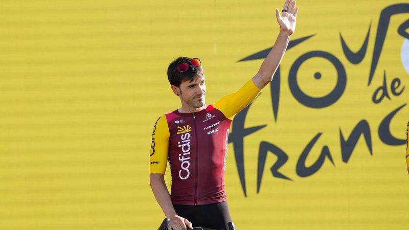 epa13080837 Spanish Cyclist Ion Izagirre during the presentation of the Tour de France 2026 in Barcelona, Spain, 02 July 2026. The 113th edition of the race is scheduled to take place from 04 to 26 July 2026  EPA/Alejandro Garcia