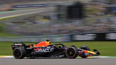 2023-11-03 16:02:05 Red Bull Racing's Dutch driver Max Verstappen powers his car during a free practice at the Jose Carlos Pace racetrack in Sao Paulo, Brazil, on November 3, 2023, ahead of the Formula One Brazil Grand Prix. 
Nelson ALMEIDA / AFP