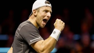 ROTTERDAM - Tallon Griekspoor (Nederland) in actie tegen Quentin Halys (Frankrijk) op de derde dag van het ABN AMRO tennistoernooi in Ahoy Rotterdam. BAS CZERWINSKI / ANP