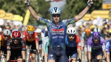 epa13104869 Belgian cyclist Tim Merlier of Soudal Quick-Step celebrates as he crosses the finish line to win Stage 8 of the Tour de France, a 180.4 km route from Perigueux to Bergerac, France, 11 July 2026.  EPA/YOAN VALAT