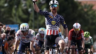 Lidl-Trek's US rider Quinn Simmons celebrates as he crosses the finish line to win the 4th stage of the Tour Auvergne-Rhone-Alpes cycling race (formerly known as the Criterium du Dauphine), 167,4km between Le Puy-en-Velay and Montrond-les-Bains, central France, on June 10, 2026. 
Anne-Christine POUJOULAT / AFP