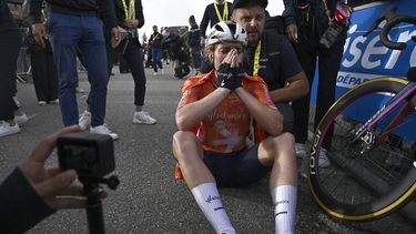 Team SD Worx - Protime's Dutch rider Demi Vollering reacts after crossing the finish line and wining the 8th and last stage of the third edition of the Women's Tour de France cycling race, a 149.9 km between Le Grand Bornand and the Alpe d'Huez, in south-eastern France, on August 18, 2024. 
JULIEN DE ROSA / AFP