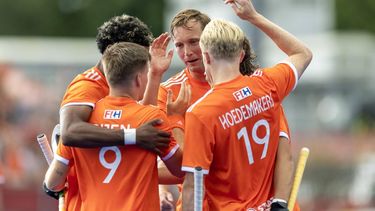 AMSTELVEEN - Koen Bijen van Nederland, Tjep Hoedemakers van Nederland  tijdens de groepsfase wedstrijd op het WK hockey tussen Nederland en Nieuw-Zeeland in het Wagener Stadion. KOEN VAN WEEL / ANP