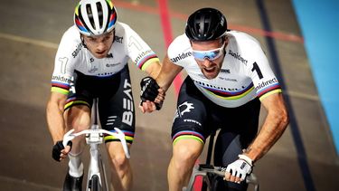 ROTTERDAM - Yoeri Havik en Jan-Willem van Schip in actie op de koppelkoers op de tweede dag van het wielerevenement de Zesdaagse van Rotterdam in Ahoy. ANP ROBIN VAN LONKHUIJSEN