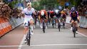 EDE - Lorena Wiebes juicht na het winnen tijdens de Nederlandse kampioenschappen wielrennen bij de vrouwen op de weg. ANP VINCENT JANNINK