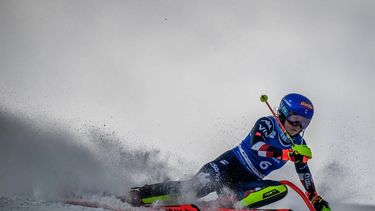 USA's Mikaela Shiffrin competes in the first run of the women's Slalom of the FIS Alpine Skiing 2024/2025 World Cup event in Courchevel, French Alps, on January 30, 2025.  
JEFF PACHOUD / AFP