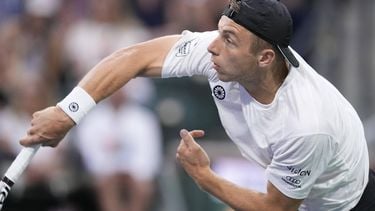 epa11213355 Tallon Griekspoor of the Netherlands in action against Alexander Zverev of Germany during the BNP Paribas Open tennis tournament in Indian Wells, California, USA, 10 March 2024.  EPA/RAY ACEVEDO