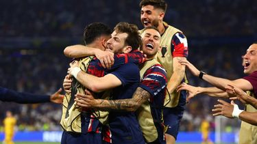 epa12148116 Khvicha Kvaratskhelia (C) of PSG celebrates with teammates after scoring the 4-0 goal during the UEFA Champions League final between Paris Saint-Germain and Internazionale Milano, in Munich, Germany, 31 May 2025.  EPA/ANNA SZILAGYI