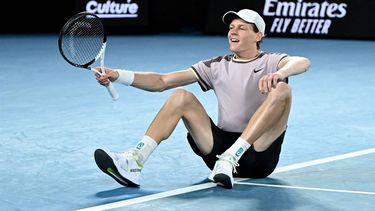 epa11110362 Jannik Sinner of Italy celebrates after winning  the Men’s Singles final against Daniil Medvedev of Russia on Day 15 of the Australian Open tennis tournament in Melbourne, Australia, 28 January 2024.  EPA/JOEL CARRETT AUSTRALIA AND NEW ZEALAND OUT