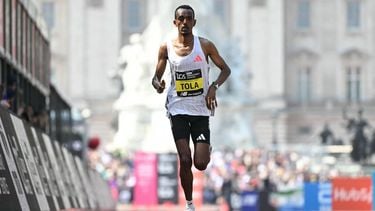 Ethiopia's Tamirat Tola runs to the line in fifth place in the men's race at the 2025 London Marathon in central London on April 27, 2025. 
JUSTIN TALLIS / AFP