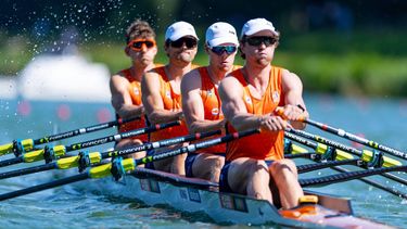 AMSTERDAM - Mats van Sabben, Thijs Ruiken, Lucas Keijzer en Percijn van Haeringen tijdens de heats op het onderdeel mannen dubbelvier op de tweede dag van de wereldkampioenschappen roeien op de Bosbaan in het Amsterdamse Bos. IRIS VAN DEN BROEK / ANP