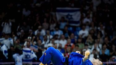 PARIJS - Judoka Michael Korrel wordt uitgeschakeld door Peter Paltchik van Israel tijdens de herkansing op de Olympische Spelen. ANP REMKO DE WAAL