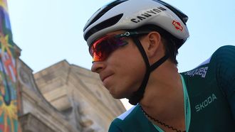 2023-07-20 12:46:31 epa10757491 Belgian rider Jasper Philipsen of team Alpecin-Deceuninck before the 18th stage of the Tour de France 2023, a 185kms race from Moutiers to Bourg-en-Bresse, France, 20 July 2023.  EPA/MARTIN DIVISEK
