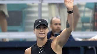 epa11237703 Aryna Sabalenka of Belarus celebrates winning against Paula Badosa of Spain in their women's second round match of the 2024 Miami Open tennis tournament in Miami, Florida, USA, 22 March 2024.  EPA/CRISTOBAL HERRERA-ULASHKEVICH