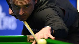 England's Ronnie O'Sullivan plays a shot during the Masters snooker tournament final against England's Ali Carter at Alexandra Palace in London on January 14, 2024. 
JUSTIN TALLIS / AFP