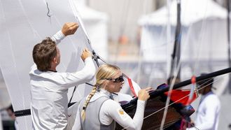MARSEILLE - Zeilers Bjarne Bouwer en Laila van der Meer voor hun training van de Nacra 17 klasse in Marseille. Het onderdeel zeilen tijdens de Olympische Spelen vindt plaats in de Franse kustplaats. ANP SANDER KONING