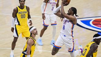 epa12180224 Oklahoma City Thunder forward Jalen Williams (2-R) shoots the ball during the second half of game five of the NBA finals between the Oklahoma City Thunder and the Indiana Pacers at the Paycom Center in Oklahoma City, Oklahoma, USA, 16 June 2025.  EPA/MANUELA SOLDI SHUTTERSTOCK OUT