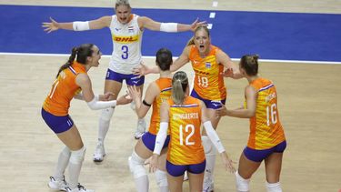 epa13097999 Players of the Netherlands react during the FIVB Volleyball Women's Nations League match between France and the Netherlands in Belgrade, Serbia, 08 July 2026.  EPA/ANDREJ CUKIC