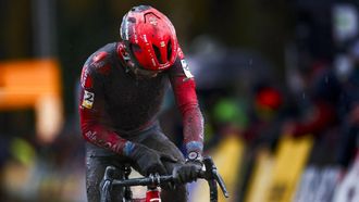 2023-11-18 01:00:00 Belgian Eli Iserbyt crosses the finish line of the men's race of the Aardbeiencross cyclocross event, fourth stage (4/8) of the Superprestige cyclocross cycling competition in Merksplas on November 18, 2023.  
DAVID PINTENS / Belga / AFP