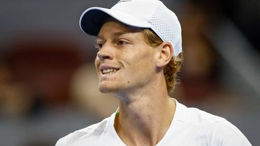 2023-10-04 20:03:46 epa10899276 Jannik Sinner of Italy reacts during the Men's Singles Final match against Daniil Medvedev of Russia at the China Open tennis tournament in Beijing, China, 04 October 2023.  EPA/MARK R. CRISTINO