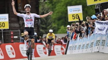 epa11409753 UAE Team Emirates rider Joao Almeida of Portugal celebrates winning the sixth stage of the Tour de Suisse, a 42.5km cycling race from Ulrichen to Blatten-Belalp, Switzerland, 14 June 2024.  EPA/GIAN EHRENZELLER