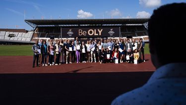 AMSTERDAM - Oud-sporters die hebben meegedaan aan de Olympische en Paralympische Spelen ontvangen een speciale eretitel in het Olympisch Stadion. De OLY-erkenning is een initiatief van de Nederlandse Vereniging Van Olympische Deelnemers (NVOD). ANP JEROEN JUMELET