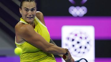 Belarusia's Aryna Sabalenka returns the ball to Russia's Ekaterina Alexandrova during their 2025 WTA Qatar Open match at the Khalifa International Tennis Complex in Doha on February 11, 2025. 
KARIM JAAFAR / AFP
