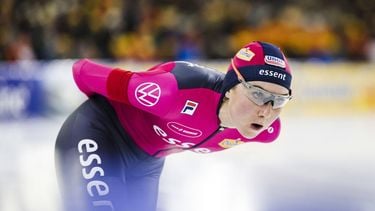 HEERENVEEN - Sanne in 't Hof in actie tijdens de 5000m vrouwen op de slotdag van het olympisch kwalificatietoernooi langebaanschaatsen in Thialf. ANP ROBIN VAN LONKHUIJSEN