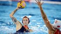 PARIJS - Brigitte Sleeking (l) en Yiwen Lu tijdens de groepswedstrijd tussen China en Nederland van het waterpolotoernooi voor vrouwen op de Olympische Spelen in Frankrijk. ANP ROBIN VAN LONKHUIJSEN